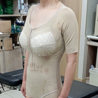가슴 지방흡입 압박복.jpg